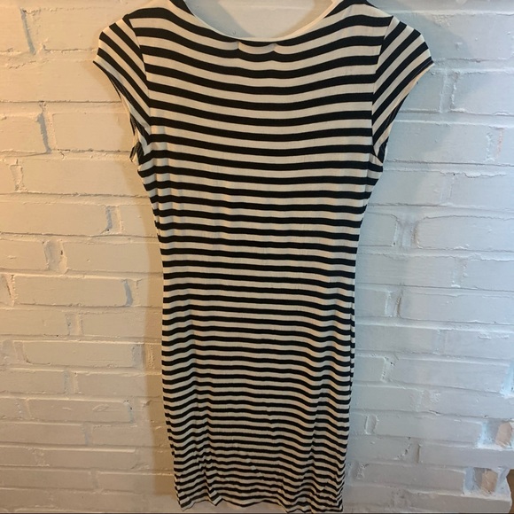 Cute basic soft dress - Picture 3 of 3